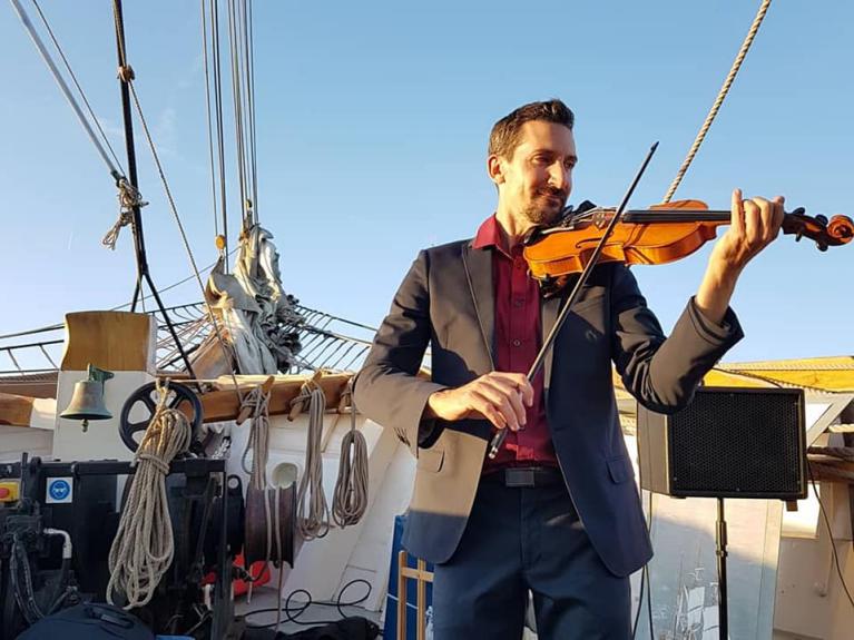 Jeudi 19 septembre 2019, nous étions en formule Duo (Violon &#38; Guitare) sur le voilier Le Français à La Rochelle (17), pour un cocktail d'entreprise !