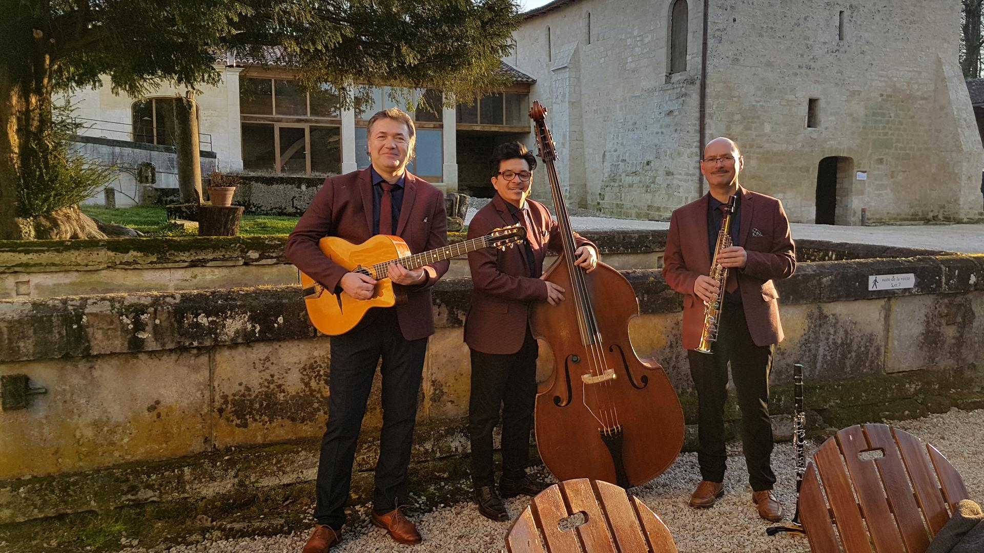 En formule Trio à l'Abbaye de Fontdouce, St-Bris-des-Bois (17), le samedi 23 février 2019 pour un cocktail de mariage.