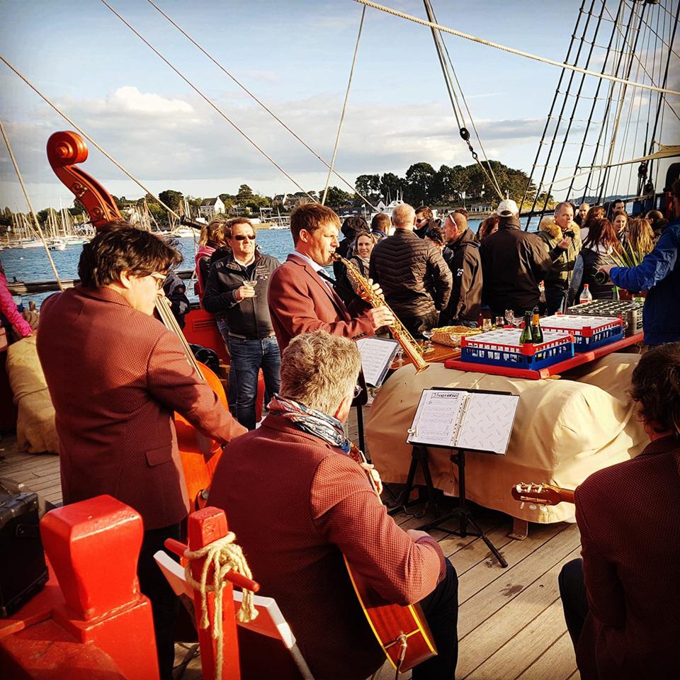 Mardi 28 mai 2019, nous étions en formule Quartet à bord de L'Etoile du Roy sur le Golfe du Morbihan (56), dans le cadre d'un après-midi croisière/musique/cocktail pour l'entreprise OMNI RAISE !