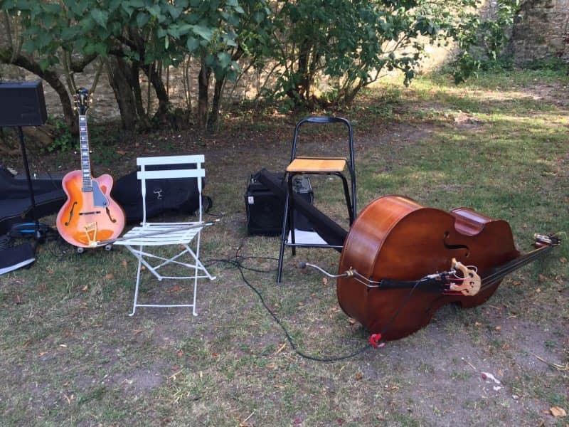 Samedi 10 août 2019, Samovar Swing Duo était en formule Guitare &#38; Contrebasse au Château de Théon à Cozes (17), pour l'animation d'un cocktail de mariage !