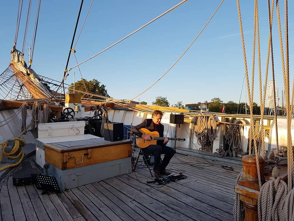 Jeudi 19 septembre 2019, nous étions en formule Duo (Violon &#38; Guitare) sur le voilier Le Français à La Rochelle (17), pour un cocktail d'entreprise !