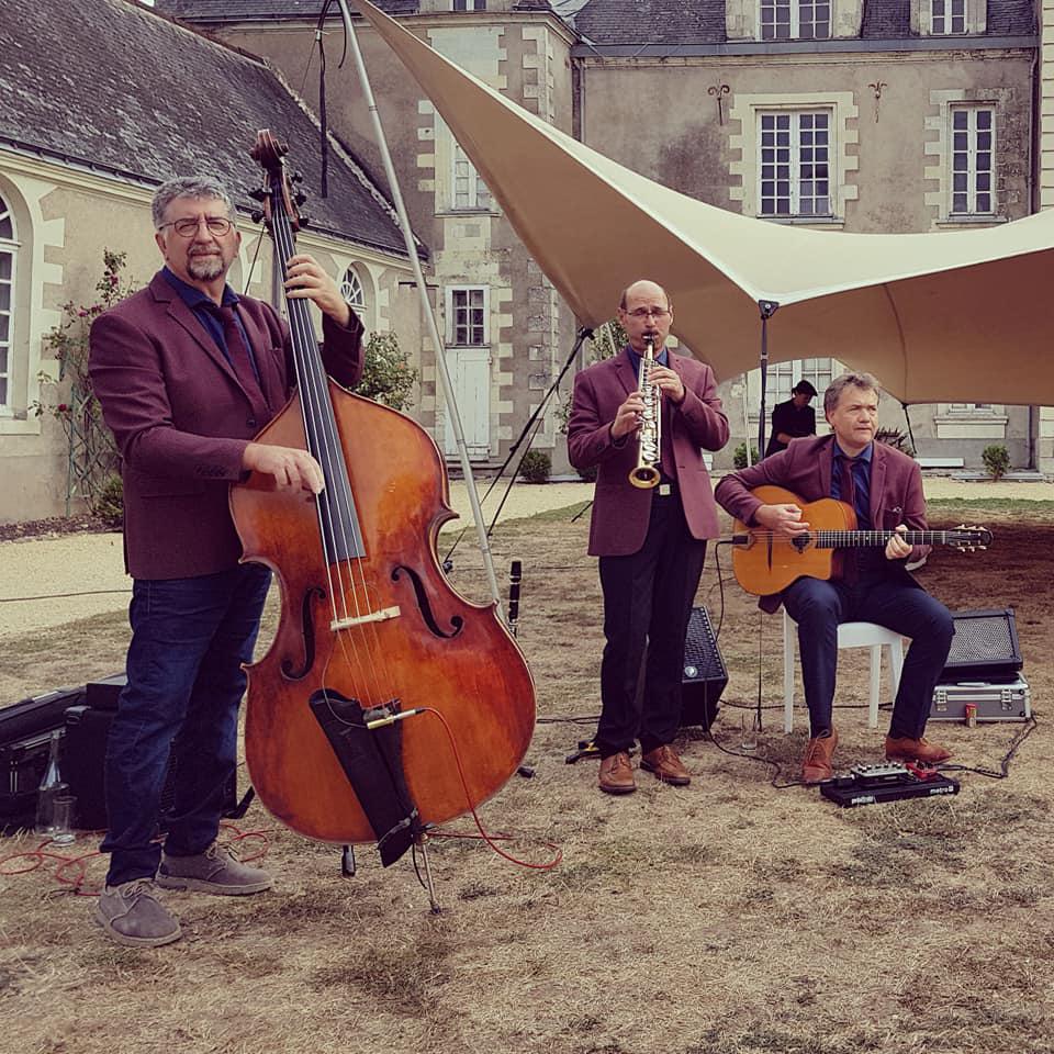 Samedi 21 septembre 2019, nous étions en formule Trio au Domaine des Lys à Ancenis (44), pour le cocktail de mariage de Coraline et Nicolas !