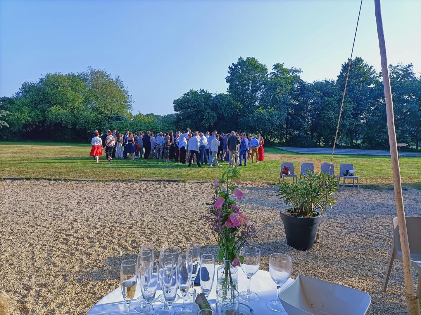 Samedi 03 juin 2023, SAMOVAR SWING TRIO était au Château du Bois-Guy à Parigné (35), pour l'animation du cocktail de mariage de Julia et Julien  !