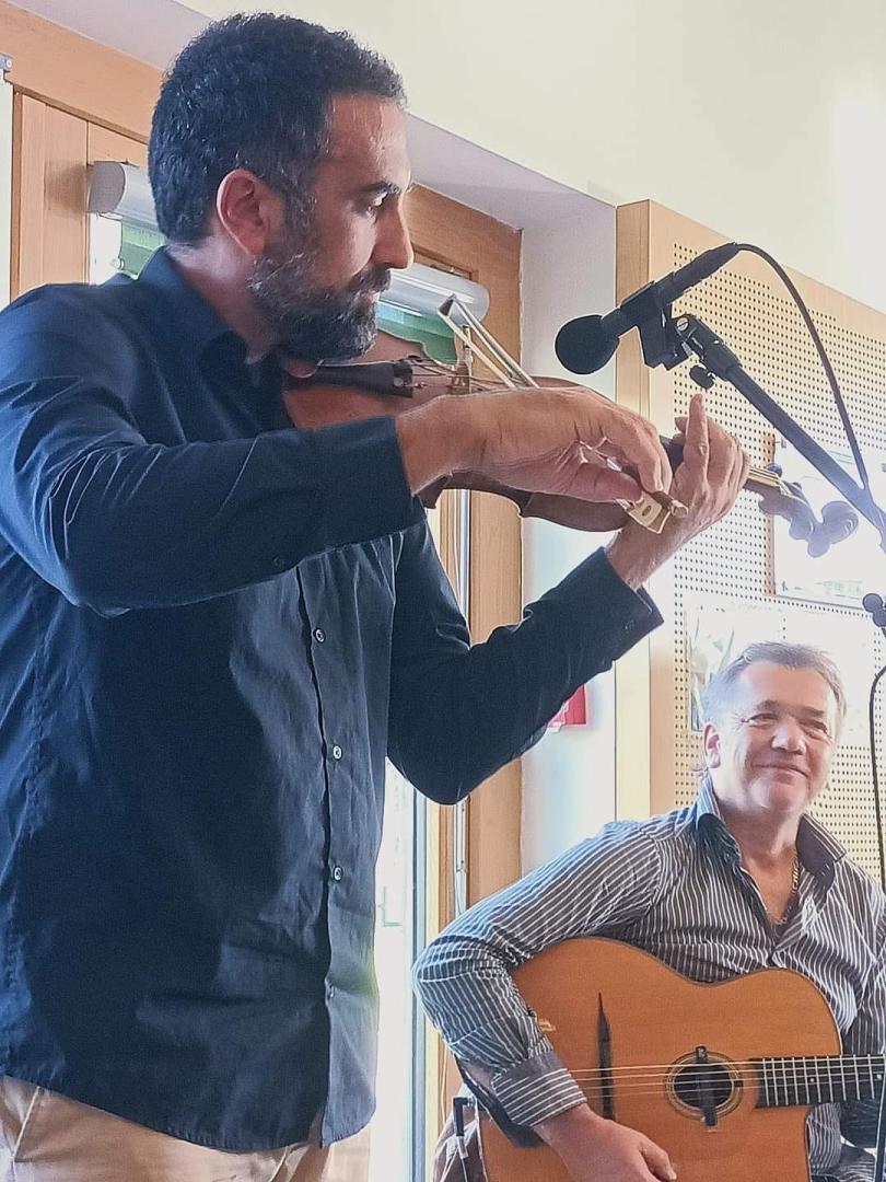 Jeudi 15 juin 2023 (Soir), 2ème round du jour en duo &#34;Violon &#38; Guitare&#34; à la salle de l'Odyssée, Orvault (44). Un grand merci à Gérard Clavier, président de l'Association ARCADE (ONG FRANCE-BENIN) !